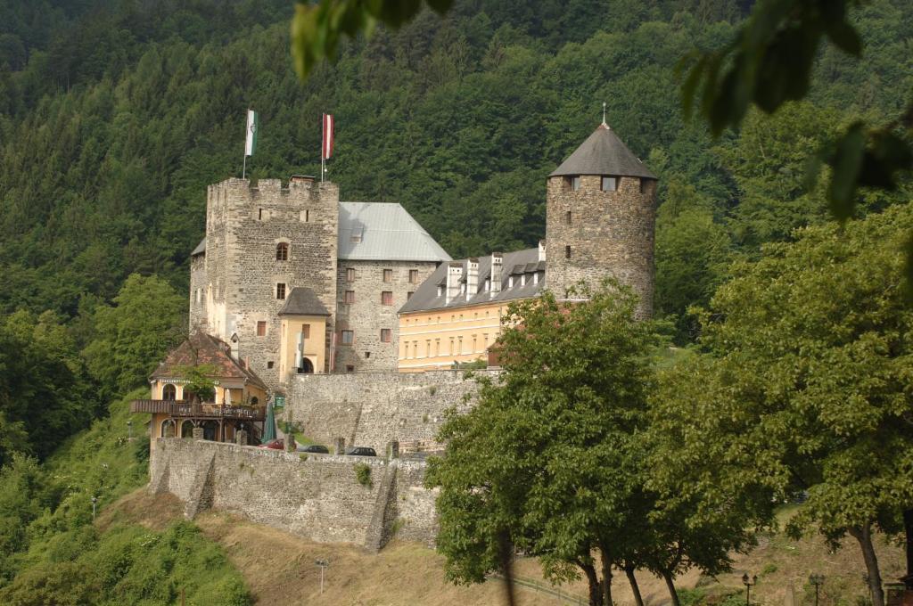 Hotel Burg 4*